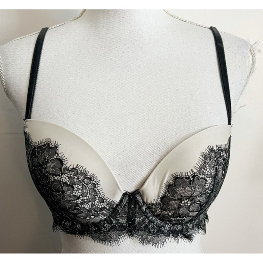 Victorias Secret • Black Lace Dream Angels Lined Demi Bra - Picture 1 of 5